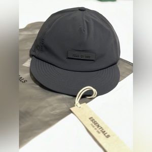 ESSENTIALS BLACK HAT